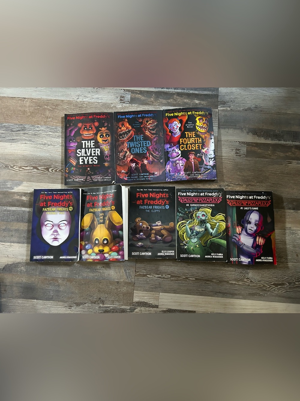 Five Nights at Freddy's Graphic Novel Collection - Mixed set